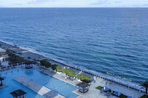 Condo in Hallandale Beach, Florida, 1 bedroom  № 1804603 - photo 3