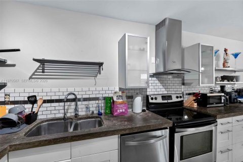 Купить коммерческую недвижимость в Эль Портал, Флорида 224.82м2, № 2032009 - фото 23