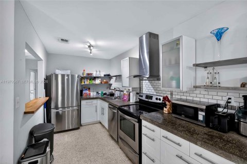 Купить коммерческую недвижимость в Эль Портал, Флорида 224.82м2, № 2032009 - фото 26