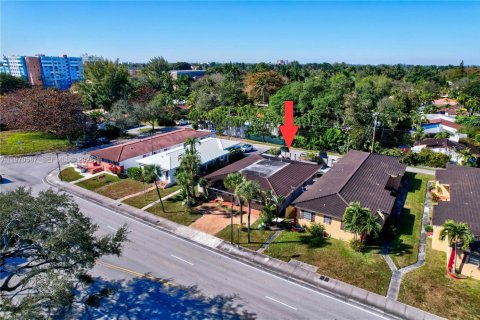 Купить коммерческую недвижимость в Эль Портал, Флорида 224.82м2, № 2032009 - фото 6