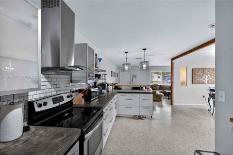 Купить коммерческую недвижимость в Эль Портал, Флорида 224.82м2, № 2032009 - фото 24