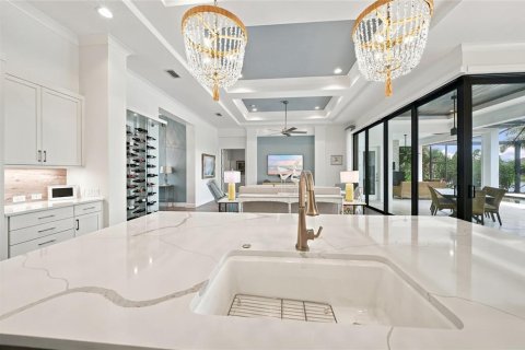 House in Sarasota, Florida 3 bedrooms, 297.47 sq.m. № 2406752 - photo 13