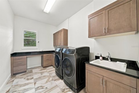 House in Sarasota, Florida 3 bedrooms, 297.47 sq.m. № 2406752 - photo 21