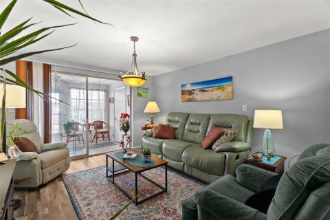 Copropriété à vendre à New Port Richey, Floride: 2 chambres, 77.2 m2 № 2101828 - photo 20