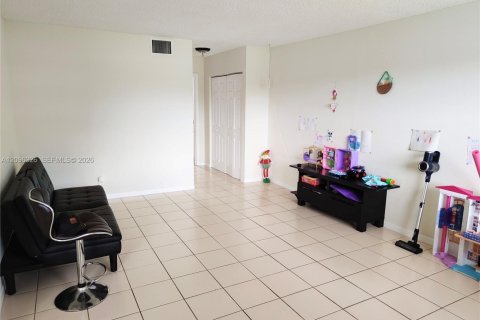 Copropriété à louer à Dania Beach, Floride: 1 chambre, 71.35 m2 № 2390157 - photo 6