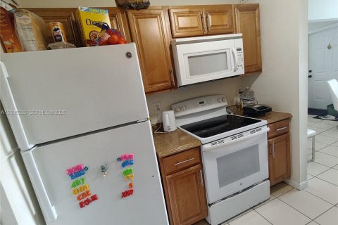 Copropriété à louer à Dania Beach, Floride: 1 chambre, 71.35 m2 № 2390157 - photo 3