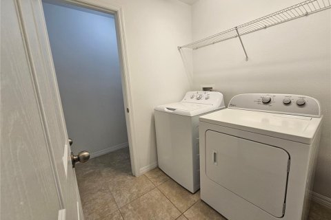 Townhouse in Windermere, Florida 3 bedrooms, 152.73 sq.m. № 2237382 - photo 22