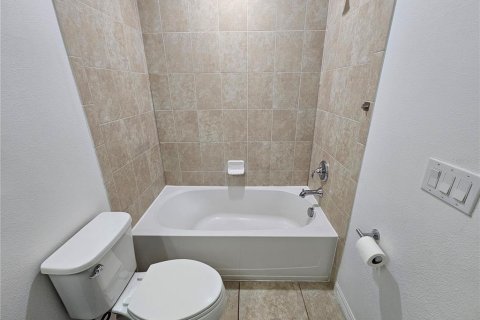 Townhouse in Windermere, Florida 3 bedrooms, 152.73 sq.m. № 2237382 - photo 16