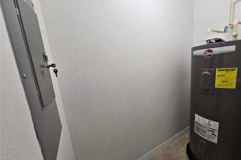 Townhouse in Windermere, Florida 3 bedrooms, 152.73 sq.m. № 2237382 - photo 24