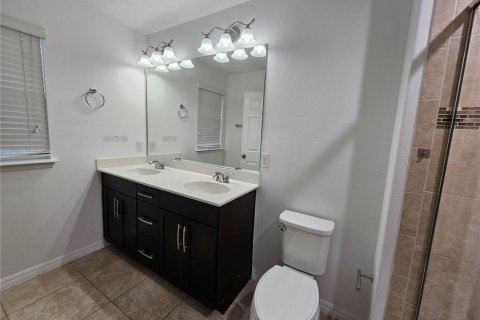 Townhouse in Windermere, Florida 3 bedrooms, 152.73 sq.m. № 2237382 - photo 19