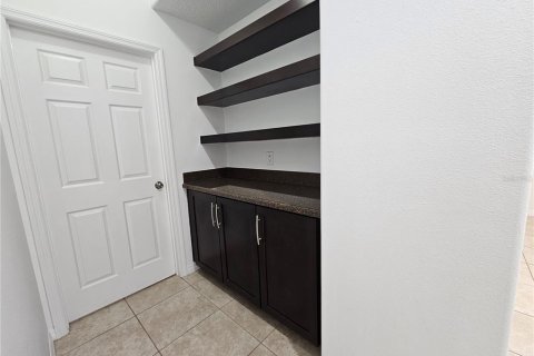 Townhouse in Windermere, Florida 3 bedrooms, 152.73 sq.m. № 2237382 - photo 20