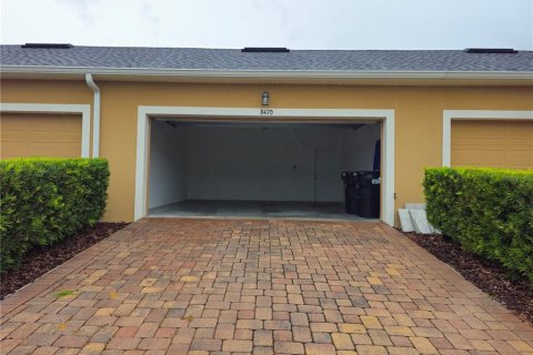 Townhouse in Windermere, Florida 3 bedrooms, 152.73 sq.m. № 2237382 - photo 26