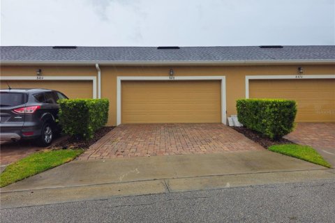Townhouse in Windermere, Florida 3 bedrooms, 152.73 sq.m. № 2237382 - photo 25