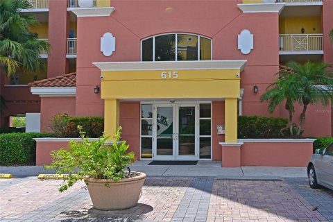 Condo in Palmetto, Florida, 2 bedrooms  № 2230057 - photo 8