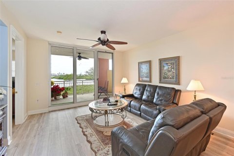 Condo in Palmetto, Florida, 2 bedrooms  № 2230057 - photo 13