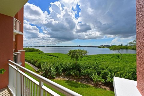 Condo in Palmetto, Florida, 2 bedrooms  № 2230057 - photo 27
