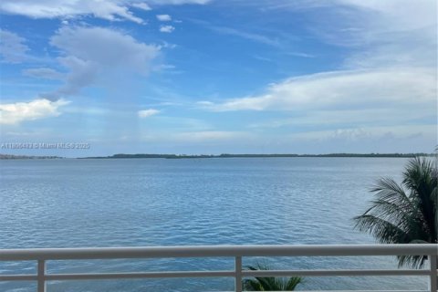 Condominio en venta en Miami, Florida, 3 dormitorios, 234.11 m2 № 1936445 - foto 4