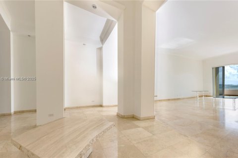 Condominio en venta en Miami, Florida, 3 dormitorios, 234.11 m2 № 1936445 - foto 10