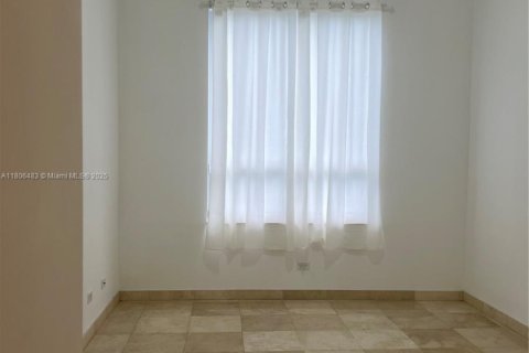 Condominio en venta en Miami, Florida, 3 dormitorios, 234.11 m2 № 1936445 - foto 12