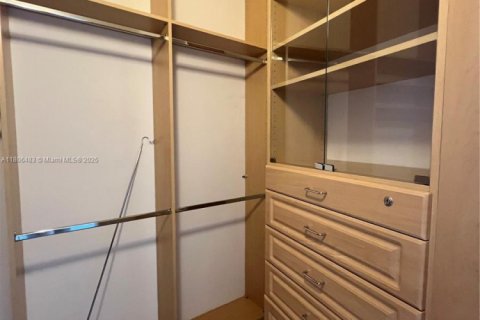 Condo in Miami, Florida, 3 bedrooms  № 1936445 - photo 19