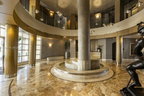 Condominio en venta en Miami, Florida, 3 dormitorios, 234.11 m2 № 1936445 - foto 22