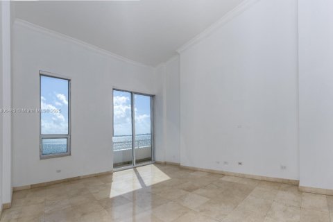 Condominio en venta en Miami, Florida, 3 dormitorios, 234.11 m2 № 1936445 - foto 11