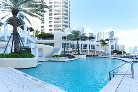 Condominio en venta en Miami, Florida, 3 dormitorios, 234.11 m2 № 1936445 - foto 26