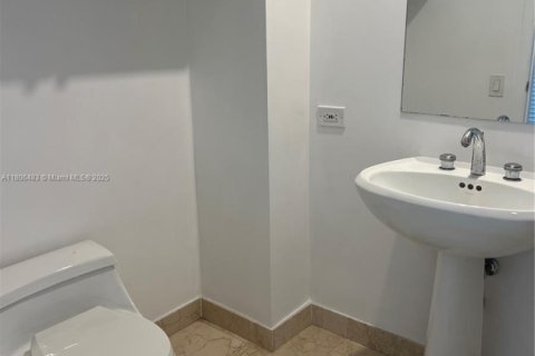 Condominio en venta en Miami, Florida, 3 dormitorios, 234.11 m2 № 1936445 - foto 17