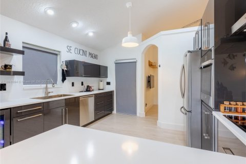 House in Boynton Beach, Florida 3 bedrooms, 181.07 sq.m. № 1946791 - photo 12