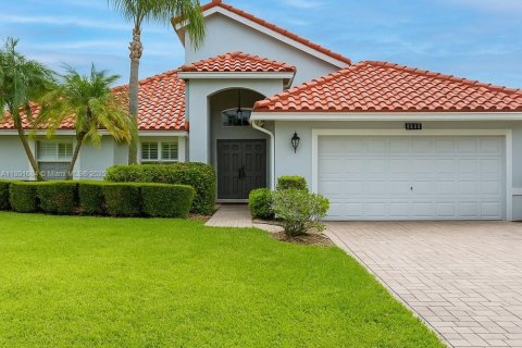 House in Boynton Beach, Florida 3 bedrooms, 181.07 sq.m. № 1946791 - photo 1