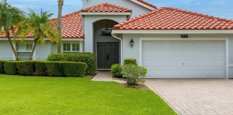 House in Boynton Beach, Florida 3 bedrooms, 181.07 sq.m. № 1946791