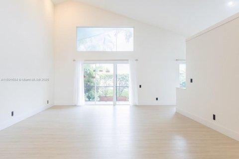 House in Boynton Beach, Florida 3 bedrooms, 181.07 sq.m. № 1946791 - photo 3