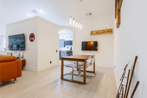 House in Boynton Beach, Florida 3 bedrooms, 181.07 sq.m. № 1946791 - photo 9