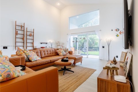 House in Boynton Beach, Florida 3 bedrooms, 181.07 sq.m. № 1946791 - photo 6