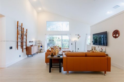 House in Boynton Beach, Florida 3 bedrooms, 181.07 sq.m. № 1946791 - photo 8