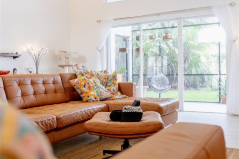 House in Boynton Beach, Florida 3 bedrooms, 181.07 sq.m. № 1946791 - photo 5