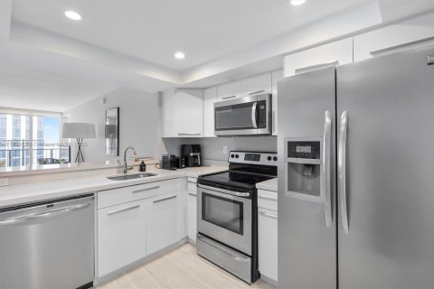 Condo in Miami, Florida, 1 bedroom  № 1823712 - photo 7