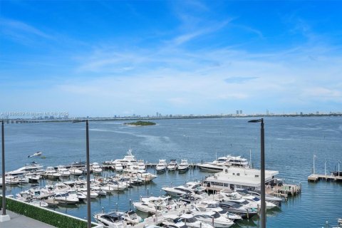 Condo in Miami, Florida, 1 bedroom  № 1823712 - photo 4