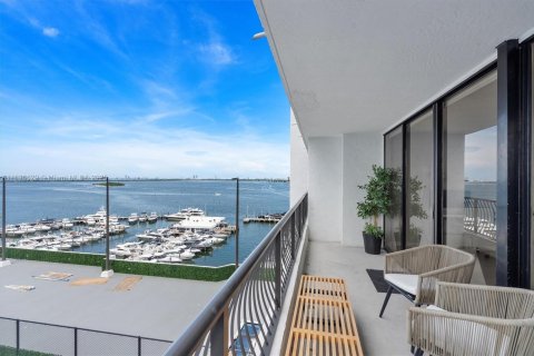 Condo in Miami, Florida, 1 bedroom  № 1823712 - photo 3