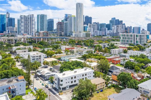Condo in Miami, Florida, 3 bedrooms  № 1947142 - photo 3