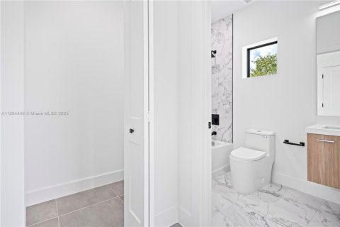 Condo in Miami, Florida, 3 bedrooms  № 1947142 - photo 24