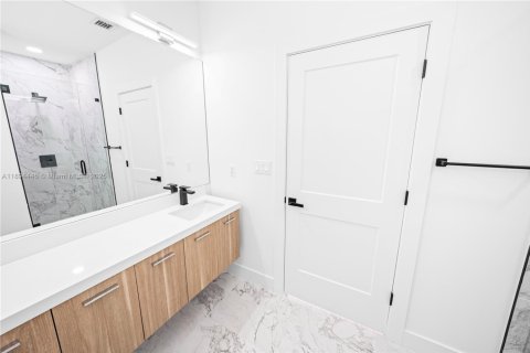 Condo in Miami, Florida, 3 bedrooms  № 1947142 - photo 18