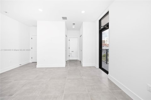 Condo in Miami, Florida, 3 bedrooms  № 1947142 - photo 14