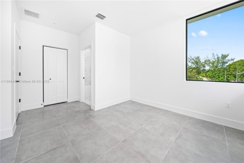 Condo in Miami, Florida, 3 bedrooms  № 1947142 - photo 16