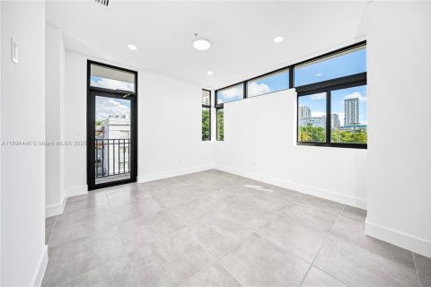 Condo in Miami, Florida, 3 bedrooms  № 1947142 - photo 13
