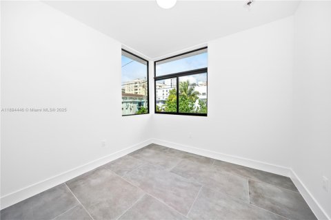 Condo in Miami, Florida, 3 bedrooms  № 1947142 - photo 17