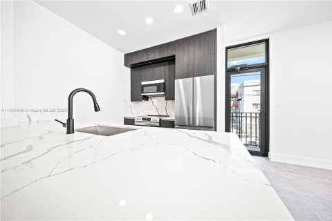 Condo in Miami, Florida, 3 bedrooms  № 1947142 - photo 7