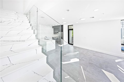 Condo in Miami, Florida, 3 bedrooms  № 1947142 - photo 10