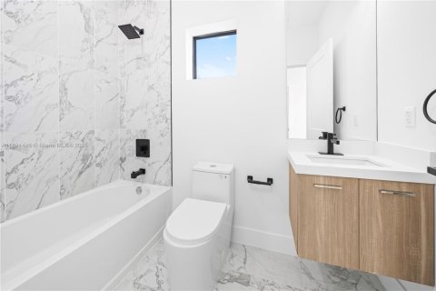 Condo in Miami, Florida, 3 bedrooms  № 1947142 - photo 21