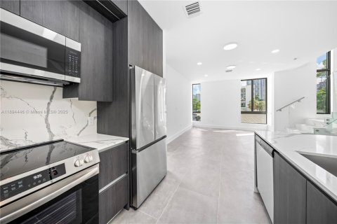 Condo in Miami, Florida, 3 bedrooms  № 1947142 - photo 9